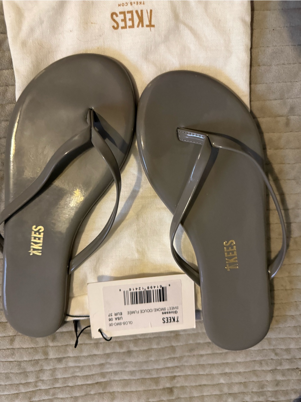 TKEES Glossy Flip Flops in Sweet Smoke Gray